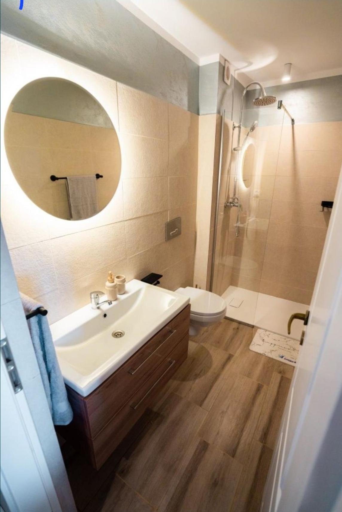 Studio 76 Apartment Onesti Exterior photo